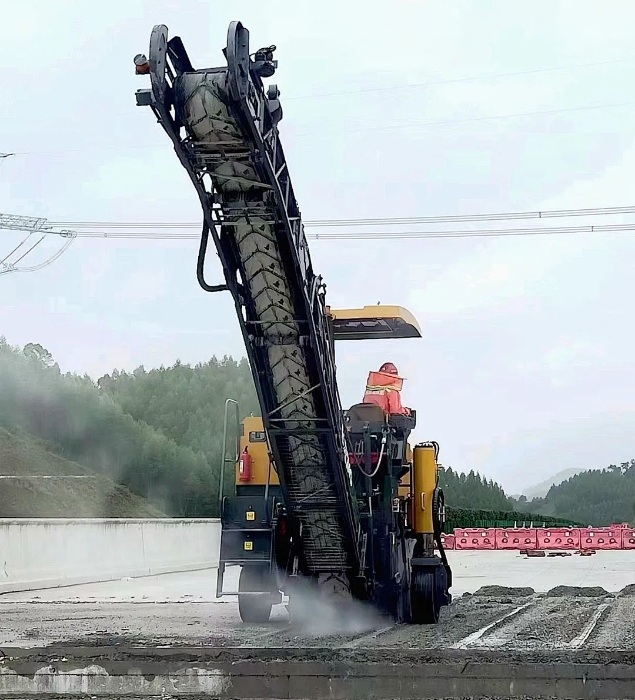 靠譜！徐工銑刨機(jī)化身“護(hù)路使者”助力巴平高速建設(shè)！