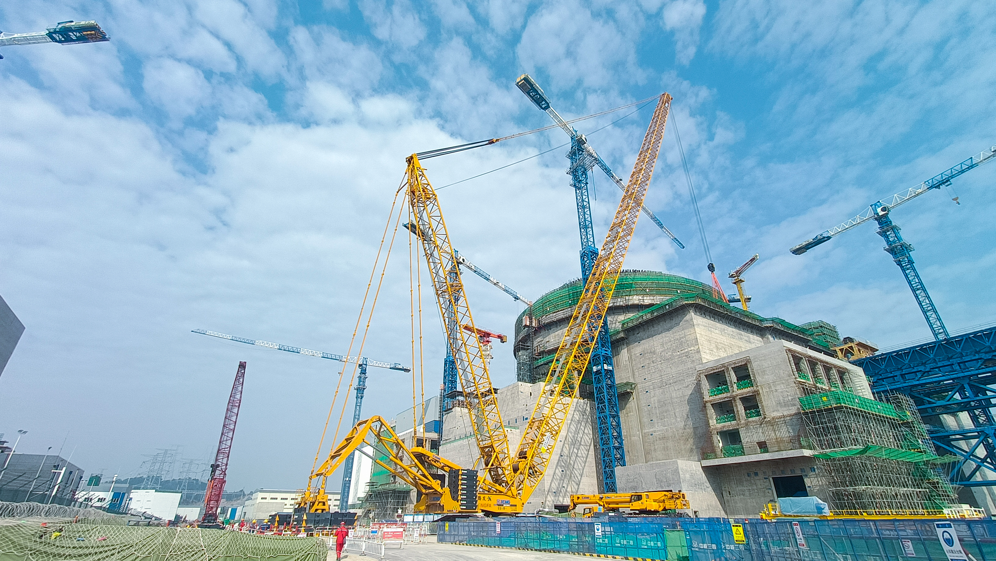 “穩(wěn)”字當(dāng)頭！徐工XGC800-I履帶起重機(jī)助建福建大型核電項(xiàng)目
