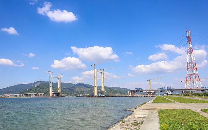 “牽手”群島！徐工塔機(jī)助力世界級跨海連島工程刷新“進(jìn)度條”