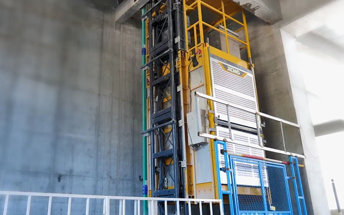 性能典范！徐工井道施工升降機助建超高層商務(wù)中心項目